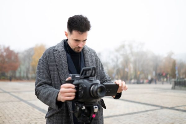 Why Hiring a Freelancer Cameraman Is Smart for Your Business